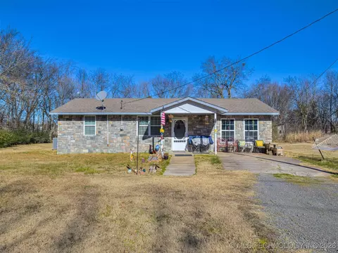 105 SE 6th St, Wagoner, OK 74467