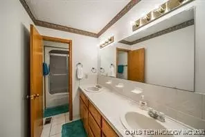 Bath - 4590 E 480 Rd, Pryor, OK 74361 photo 2 of 2