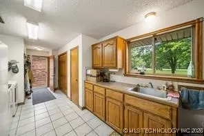 Entry Way - 4590 E 480 Rd, Pryor, OK 74361 photo 2 of 2