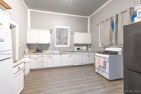 Kitchen - 600 W 16th, Ada, OK 74820 photo 1 of 2