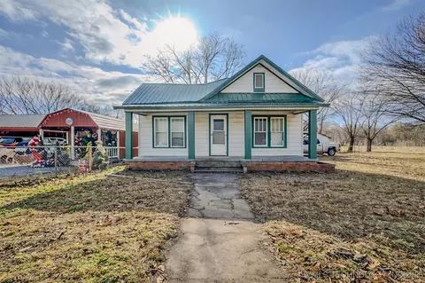402 E Main St, Wilburton, OK 74578