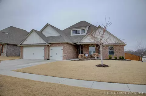 2904 S 8th St, Broken Arrow, OK 74012