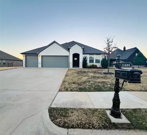 11424 S 282nd East Ave S, Coweta, OK 74429