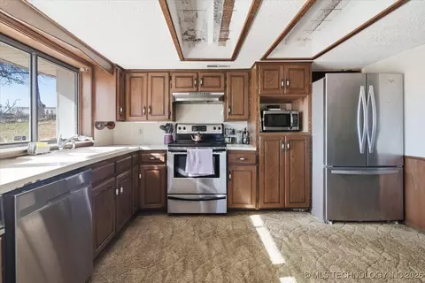 Kitchen - 760707 S County Road 3520 Rd, Cushing, OK 74023 photo 2 of 2