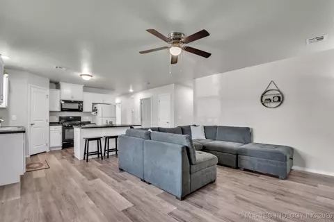 2618 E Oklahoma St, Tulsa, OK 74106 photo 4
