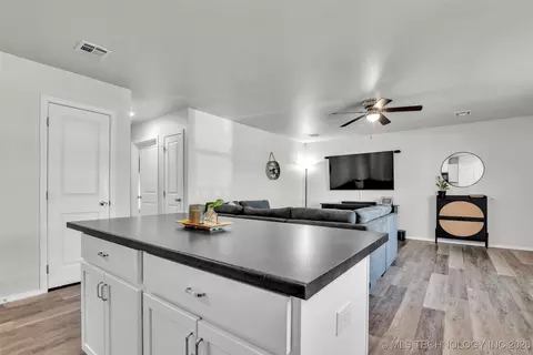 2618 E Oklahoma St, Tulsa, OK 74106 photo 9