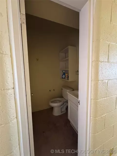 Bath - 3812 E 28th St, Tulsa, OK 74114 photo 2 of 2