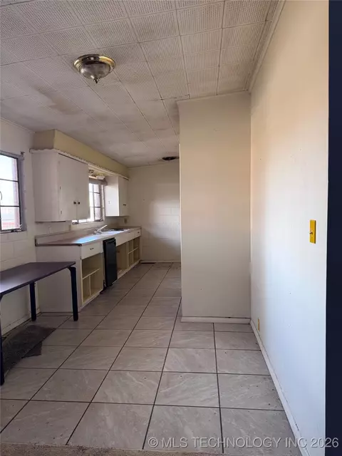Kitchen - 3812 E 28th St, Tulsa, OK 74114 photo 1 of 1