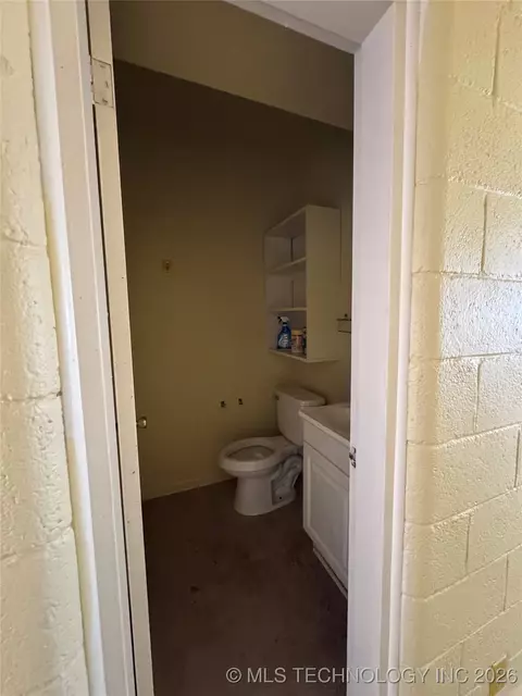 Bath - 3812 E 28th St, Tulsa, OK 74114 photo 2 of 2