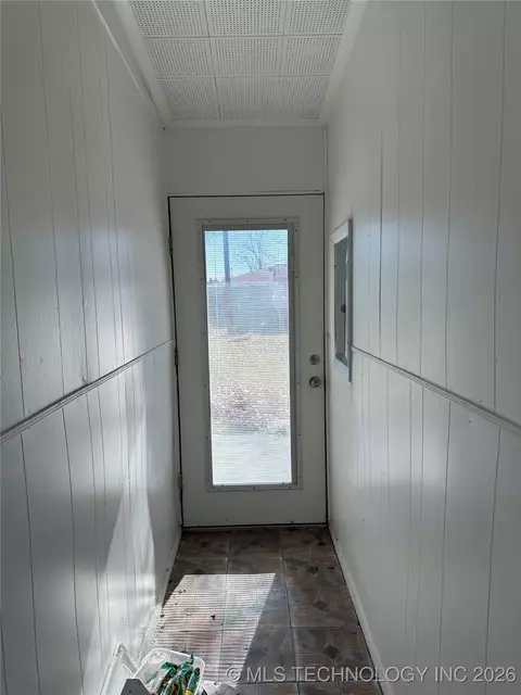 Entry Way - 3812 E 28th St, Tulsa, OK 74114 photo 3 of 3