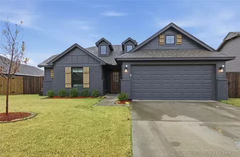 1665 E 138th Pl, Glenpool, OK 74033