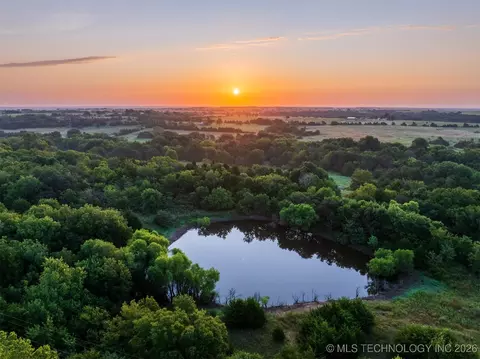 2 E Mcelroy Rd, Yale, OK 74085