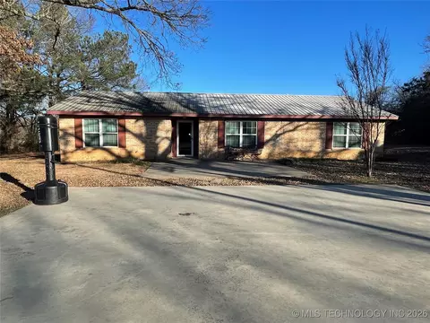 1207 N 4224 Rd, Hugo, OK 74743