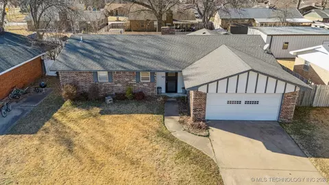 1120 Cottonwood Ct, Pryor, OK 74361