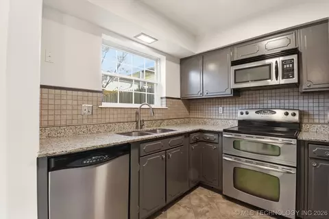 5528 E 46th Street 9, Tulsa, OK 74135 photo 11