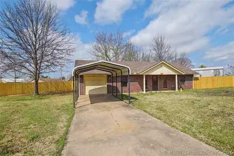1208 SW 14th Ct, Wagoner, OK 74467