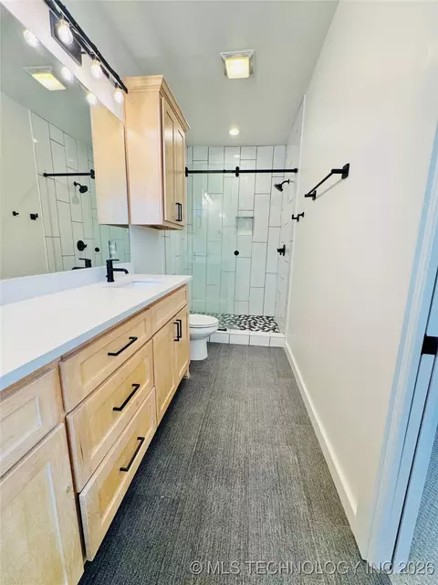 Bath - 913 E 37th St S, Tulsa, OK 74105 photo 3 of 5