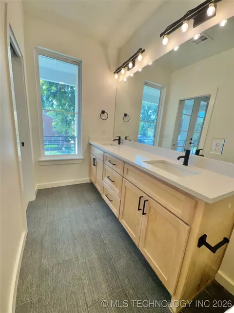 Bath - 913 E 37th St S, Tulsa, OK 74105 photo 2 of 5