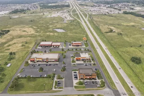 13802 E 122nd St N, Collinsville, OK 74021