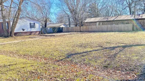 320 W Maple St, Stilwell, OK 74960