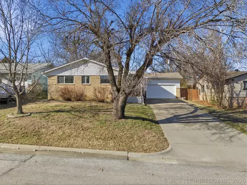 2904 S Hudson Pl, Tulsa, OK 74114