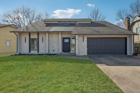 909 W Albuquerque St, Broken Arrow, OK 74011