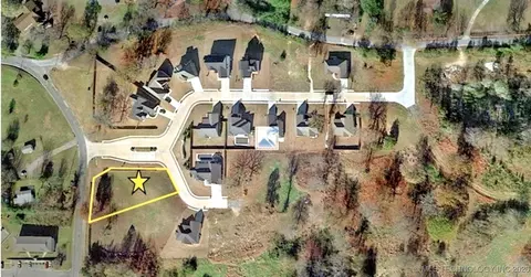 758 Harlan Dr, Tahlequah, OK 74464