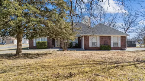 201 N Coo Y Yah St, Pryor, OK 74361