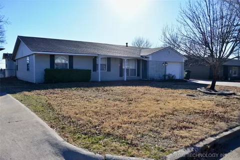 1215 Wade Wells Dr, Henryetta, OK 74437