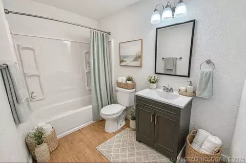 Bath - 615 S 3rd Ave, Warner, OK 74469 photo 1 of 1