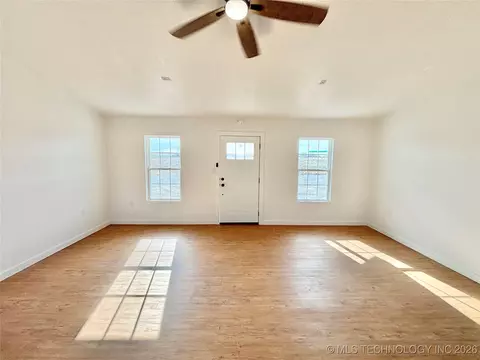 Living - 615 S 3rd Ave, Warner, OK 74469 photo 2 of 4