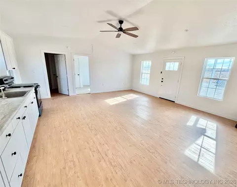 Living - 615 S 3rd Ave, Warner, OK 74469 photo 3 of 4