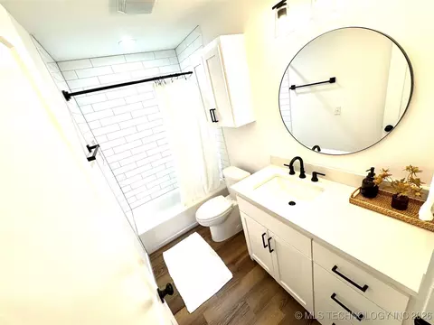 Bath - 119402 S 4214 Loop, Eufaula, OK 74432 photo 1 of 2