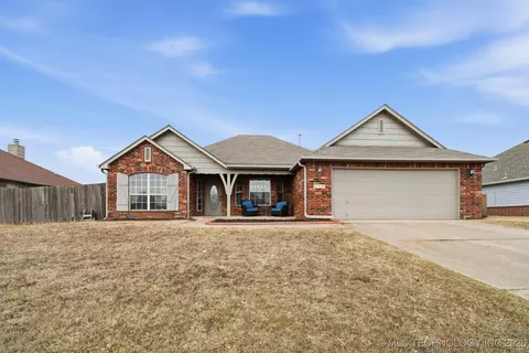 27529 E 112th St, Coweta, OK 74429