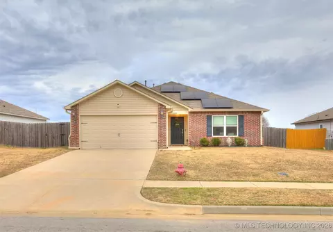 14895 S 274th East Ave, Coweta, OK 74429