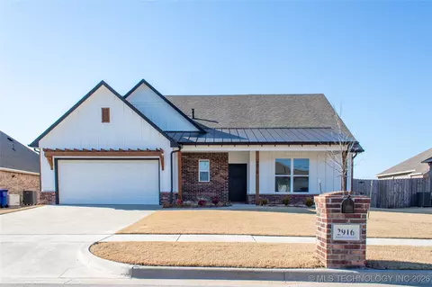 2916 S 8th St, Broken Arrow, OK 74012