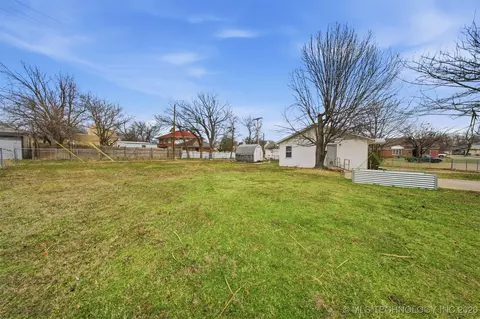 Exterior - 616 E Cherry St, Cushing, OK 74023 photo 4 of 5