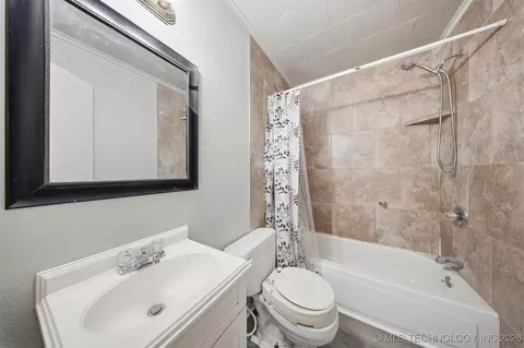 Bath - 616 E Cherry St, Cushing, OK 74023 photo 1 of 1