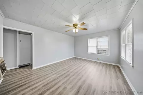 Living - 616 E Cherry St, Cushing, OK 74023 photo 1 of 3