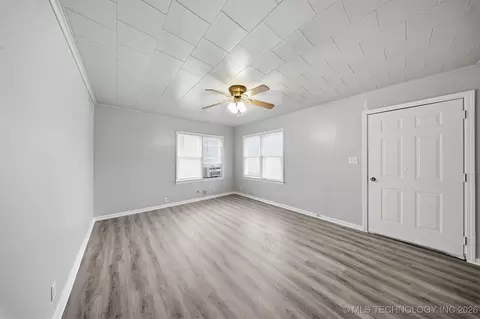 Living - 616 E Cherry St, Cushing, OK 74023 photo 3 of 3