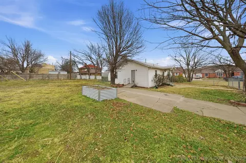 Exterior - 616 E Cherry St, Cushing, OK 74023 photo 5 of 5
