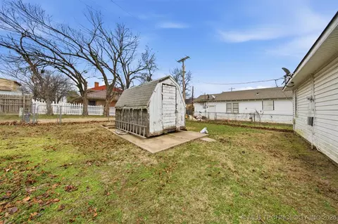 Exterior - 616 E Cherry St, Cushing, OK 74023 photo 2 of 5