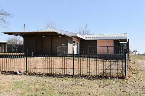105 W Valliant Ave, Fort Towson, OK 74735