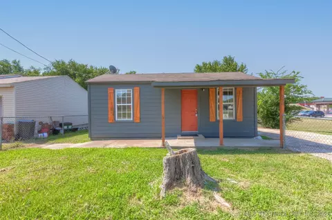 210 E Redwood St, Coweta, OK 74429
