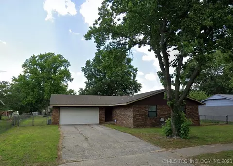 1816 Surrey Dr, Pryor, OK 74361