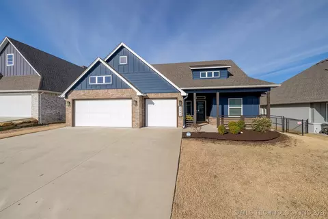 2942 N Briarwood Ave, Catoosa, OK 74015