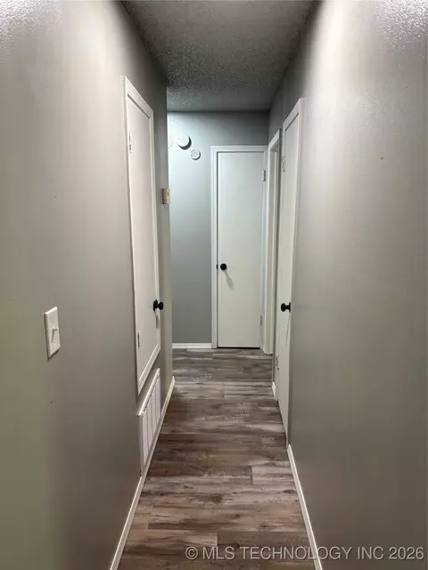 Entry Way - 1001 E Pecan St, Cushing, OK 74023 photo 1 of 2