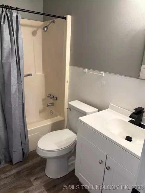 Bath - 1001 E Pecan St, Cushing, OK 74023 photo 2 of 2