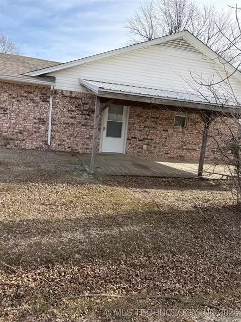 Exterior - 1001 E Pecan St, Cushing, OK 74023 photo 2 of 5