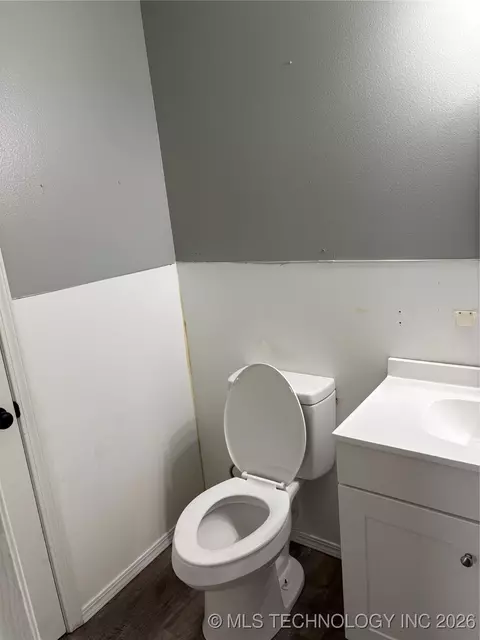 Bath - 1001 E Pecan St, Cushing, OK 74023 photo 1 of 2